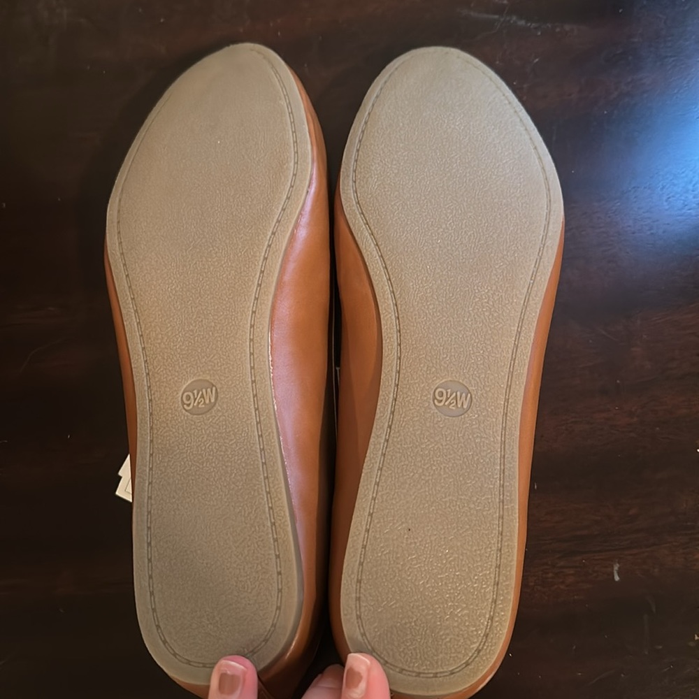 NWT Universal Thread camel flats - Picture 4 of 4